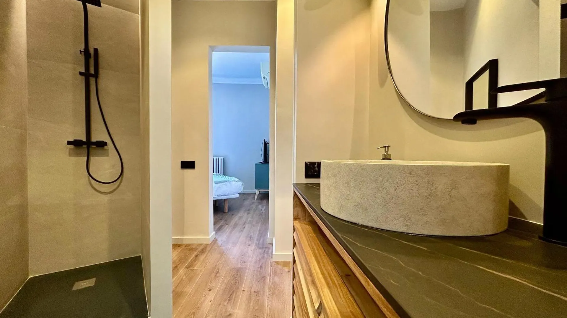 BarcelonaForRent Plaza Sagrada Familia Apartment