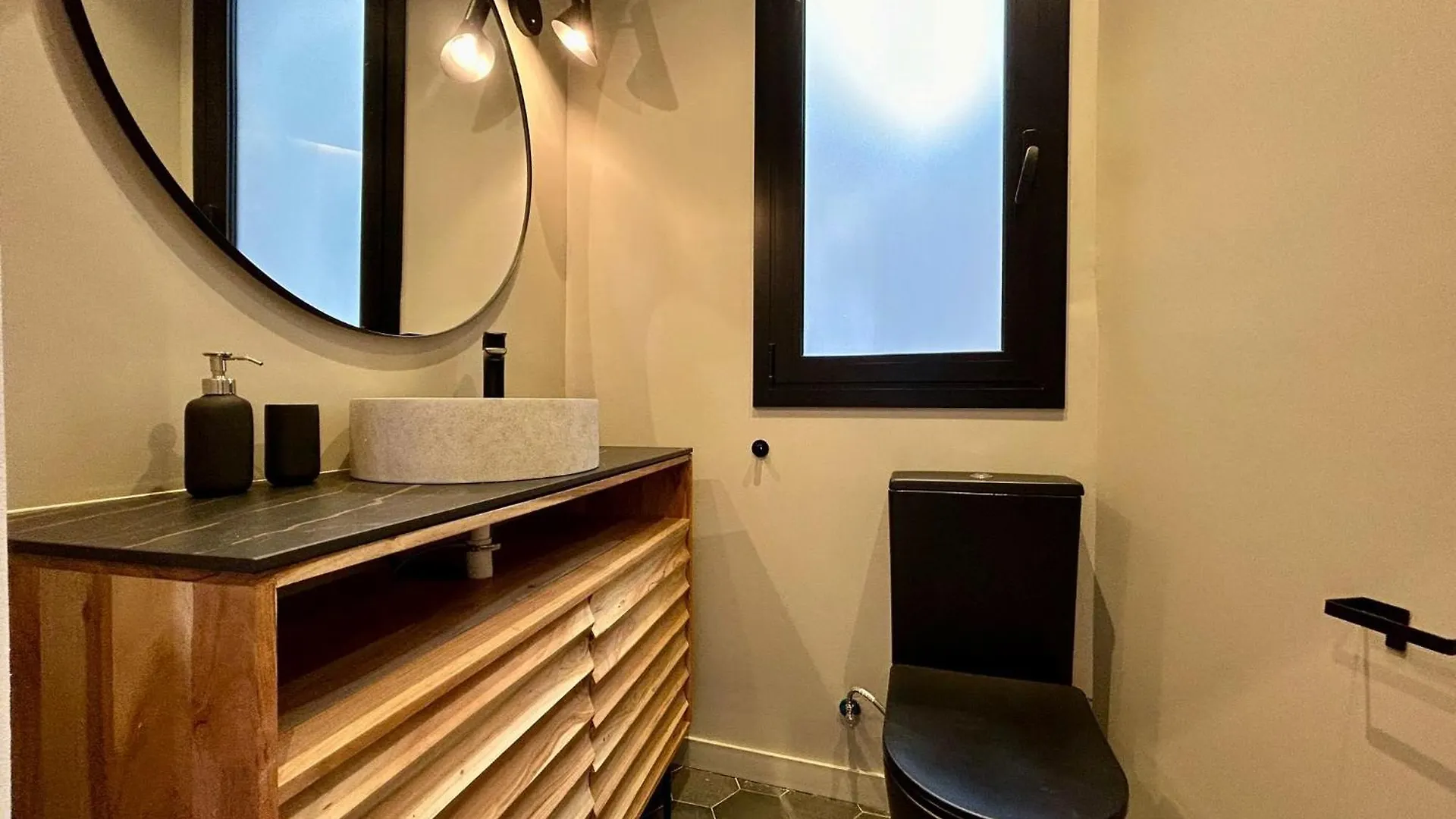 BarcelonaForRent Plaza Sagrada Familia Apartment