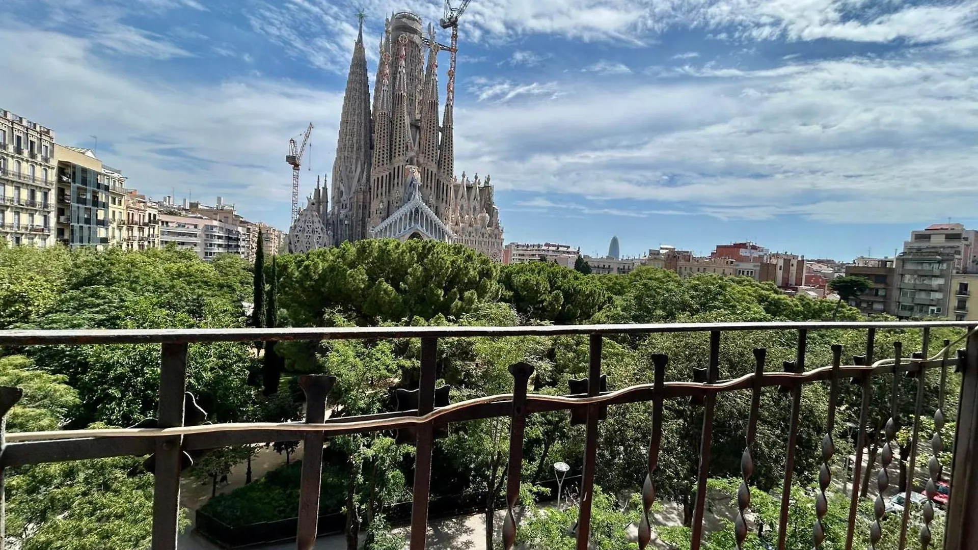 BarcelonaForRent Plaza Sagrada Familia Apartment