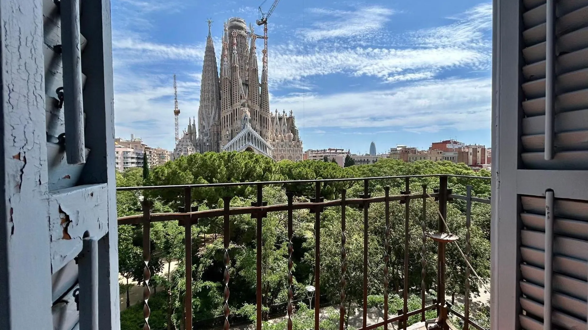 BarcelonaForRent Plaza Sagrada Familia Apartment