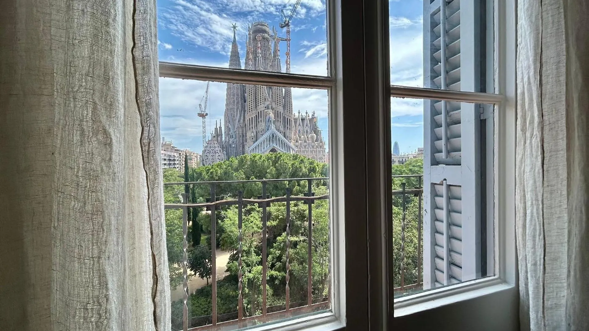BarcelonaForRent Plaza Sagrada Familia Apartment