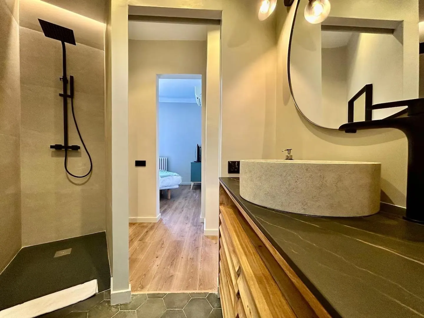 BarcelonaForRent Plaza Sagrada Familia Apartment