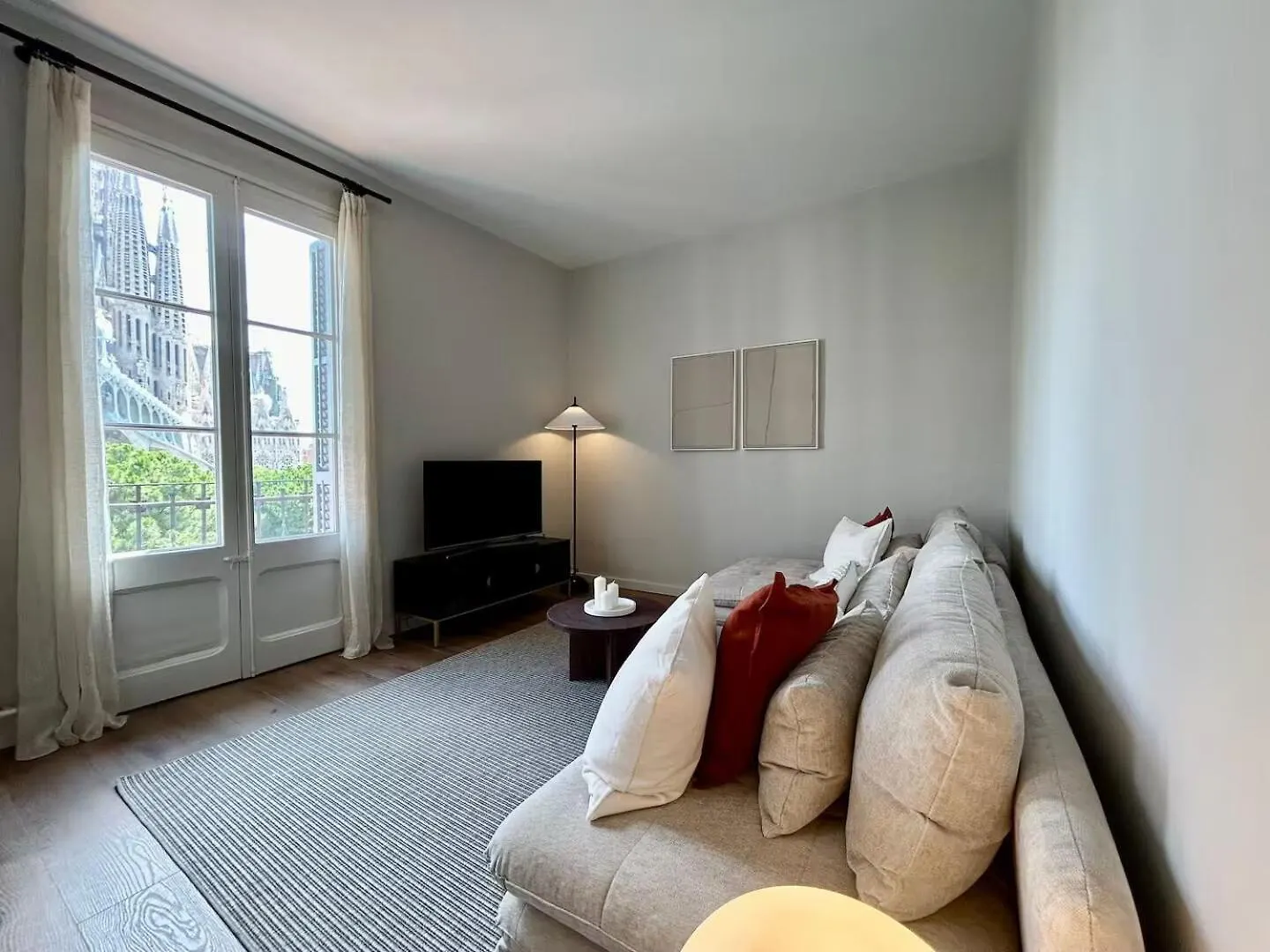 BarcelonaForRent Plaza Sagrada Familia Apartment  Barcelona
