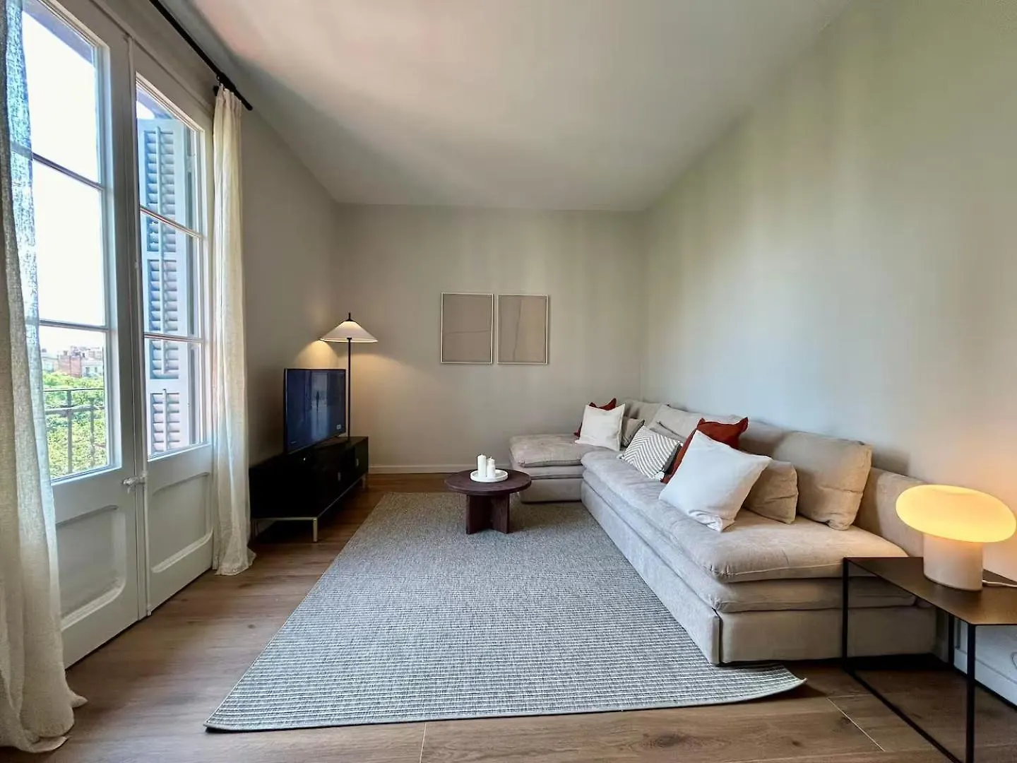 BarcelonaForRent Plaza Sagrada Familia Apartment