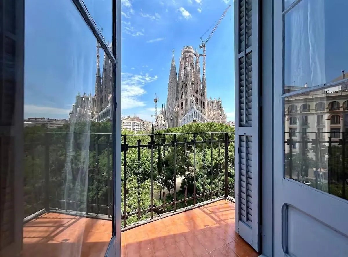 BarcelonaForRent Plaza Sagrada Familia Apartment