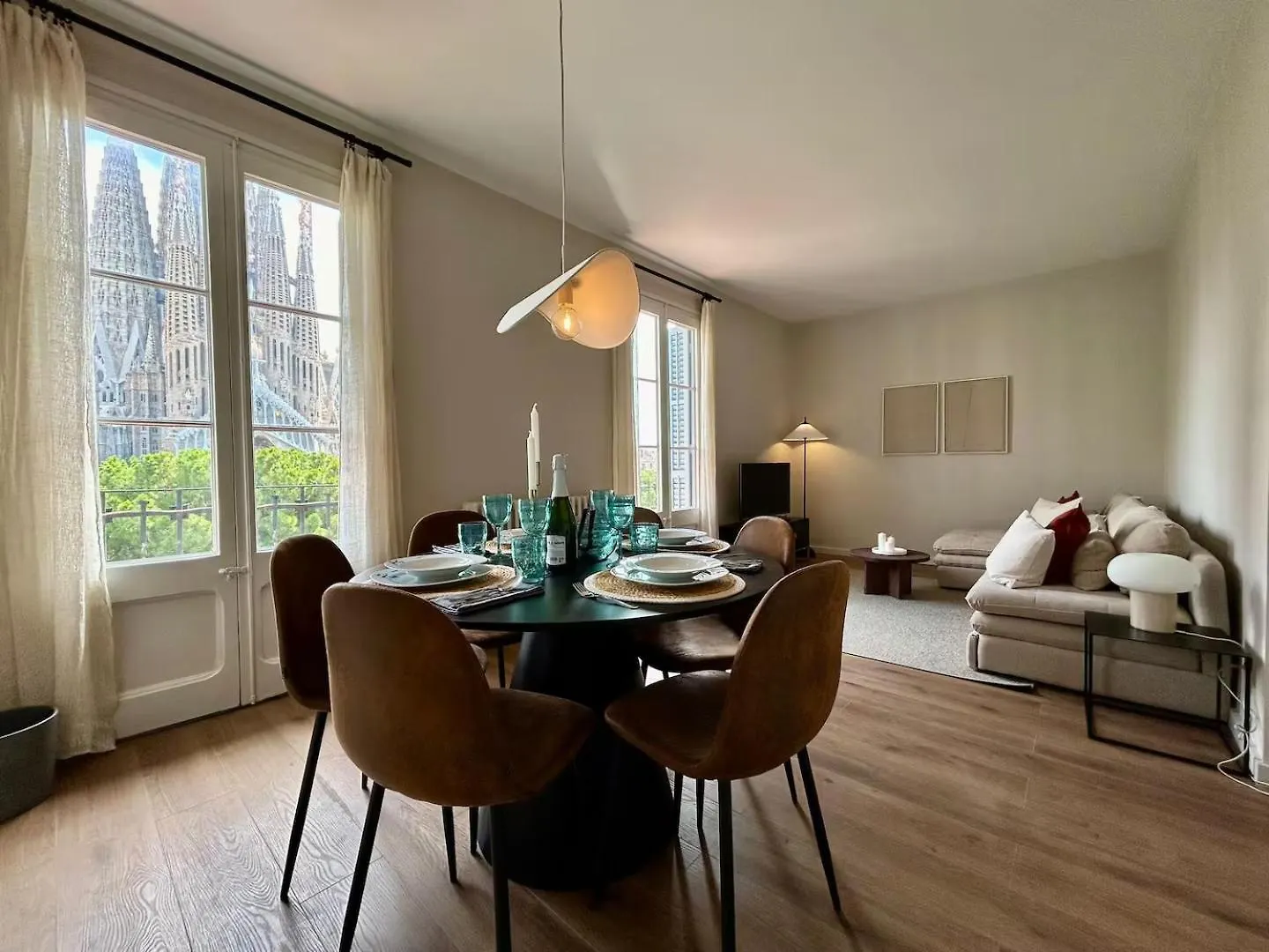 BarcelonaForRent Plaza Sagrada Familia Apartment
