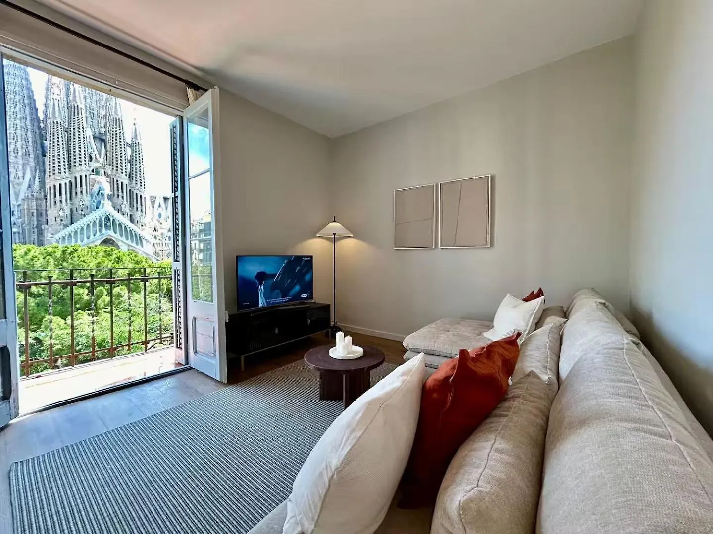 BarcelonaForRent Plaza Sagrada Familia Apartment Barcelona