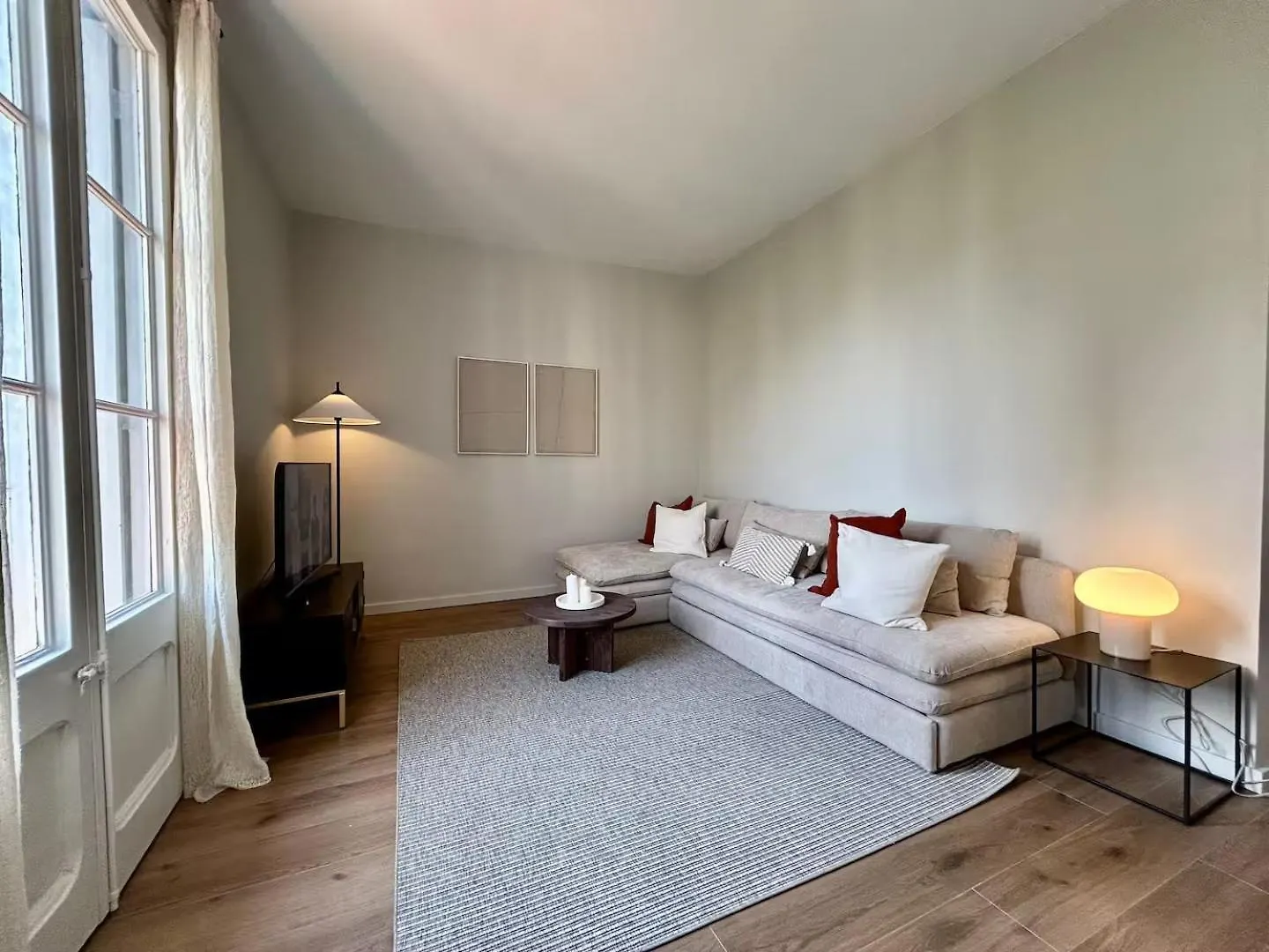 BarcelonaForRent Plaza Sagrada Familia Apartment